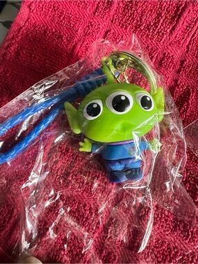 Green Alien Three-Eye Keychain Card Holder